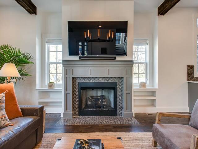 The Presley – Rooftop Hot Tub & Fire Pit with View gallery image 5