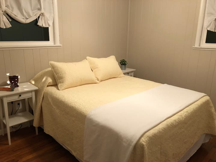 2号卧室-标准双人床