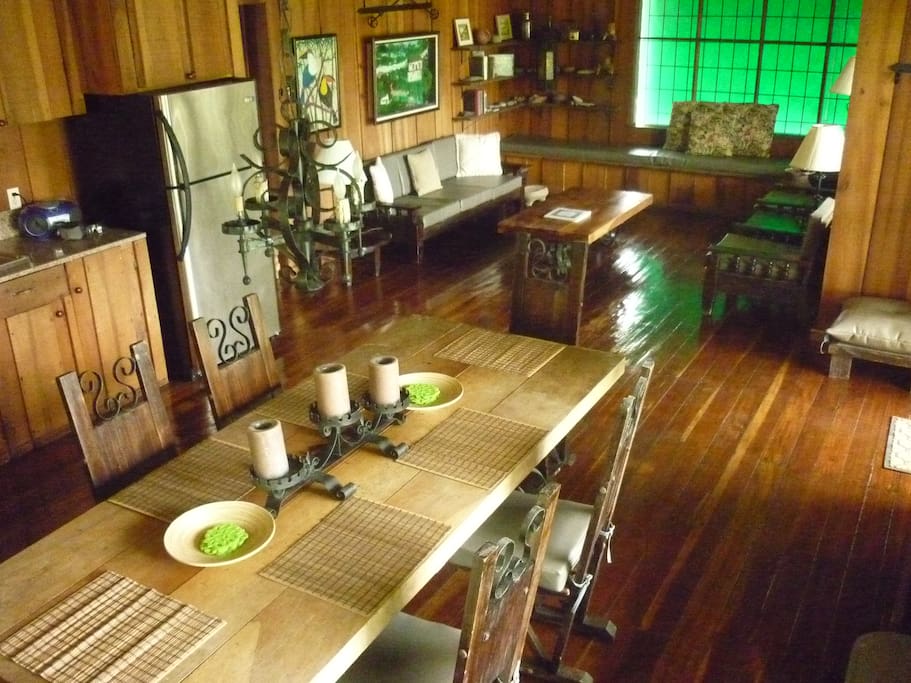 Fully equipped kitchen and dining area