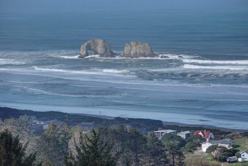 Sweeping ocean views!
