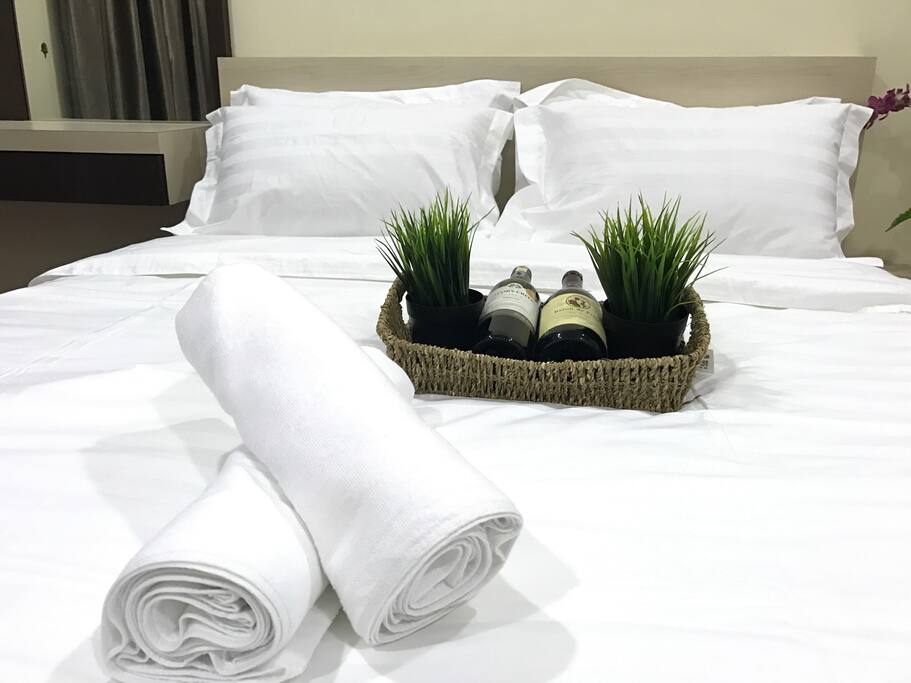 Comfy bed and clean white sheets