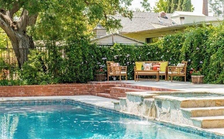 Beautiful craftsman home with spa & pool. gallery image 3