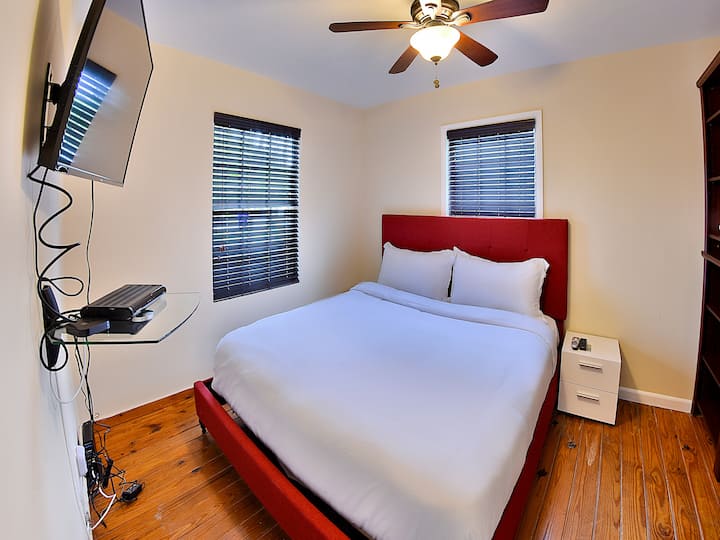 Decadent Compound Private Pool & Hottub Villas for Rent in