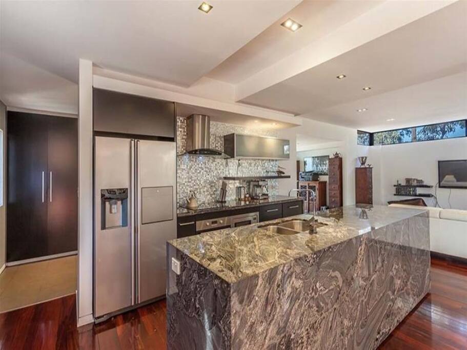 Fully appointed Granite Kitchen
