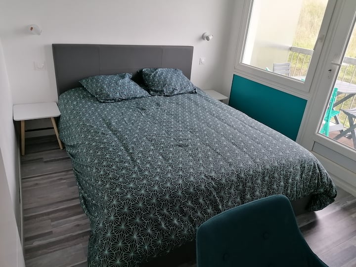 Spálňa so 160 posteľami a veľmi dobrým matracom