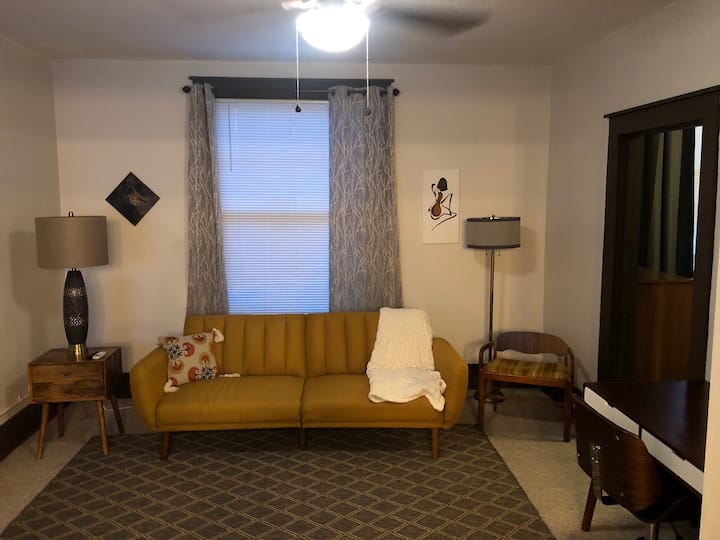 Mid Century Apartment In Downtown Boone - Boone, IA