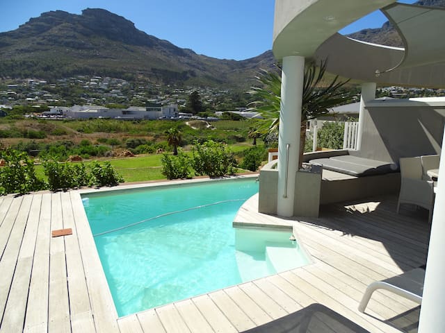 Beach Place, private splash pool, modern & luxury gallery image 3