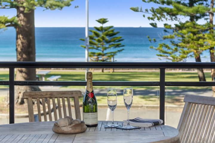 Beachfront on Golden Mile gallery image 4