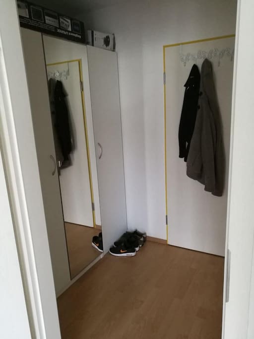 Eingangsbereich mit Schrank