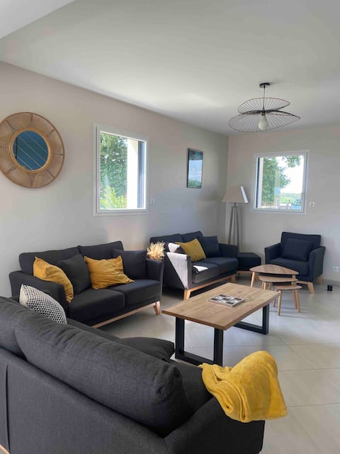 House close to the sea - sleeps 12