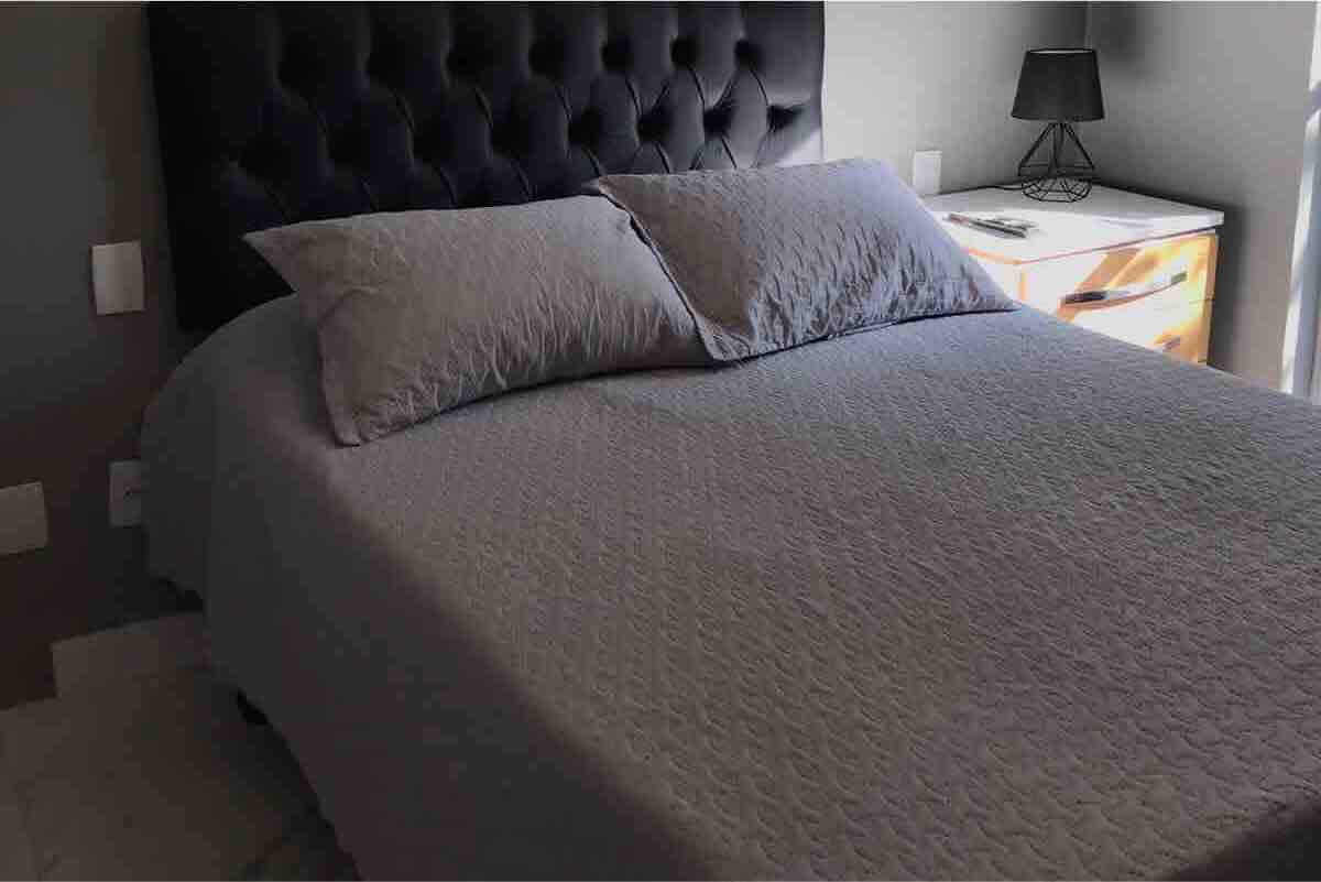 Apartmán so vstavanou skriňou a televízorom