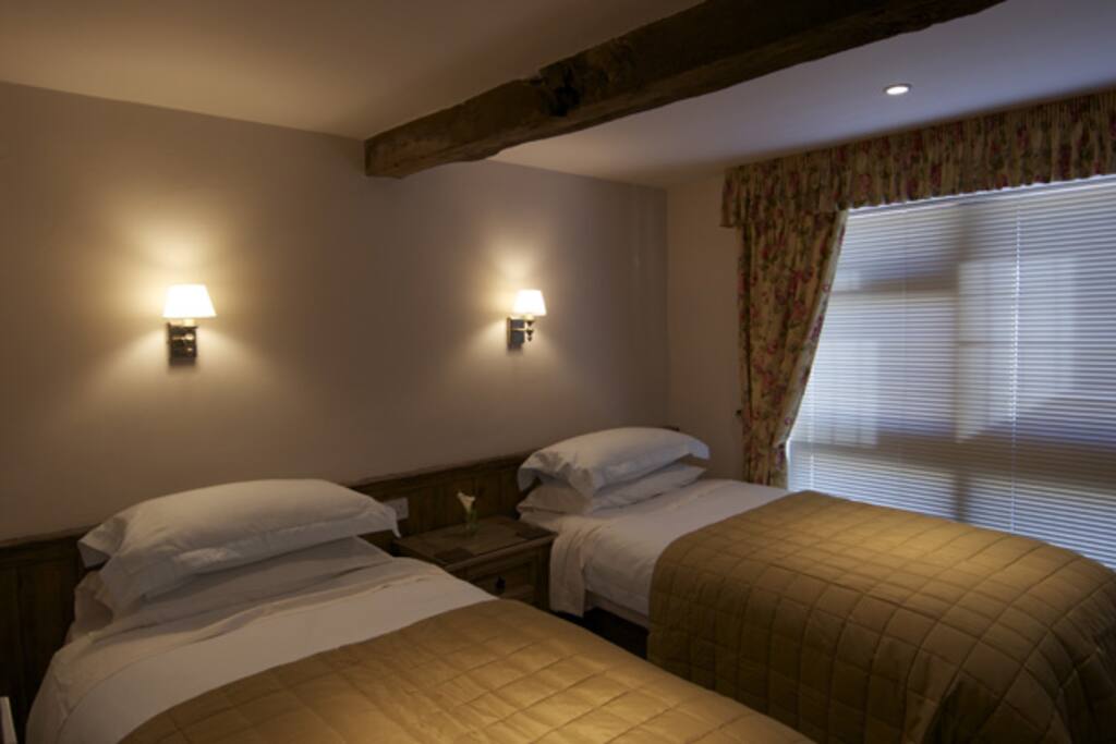Twin Bedroom with ensuite