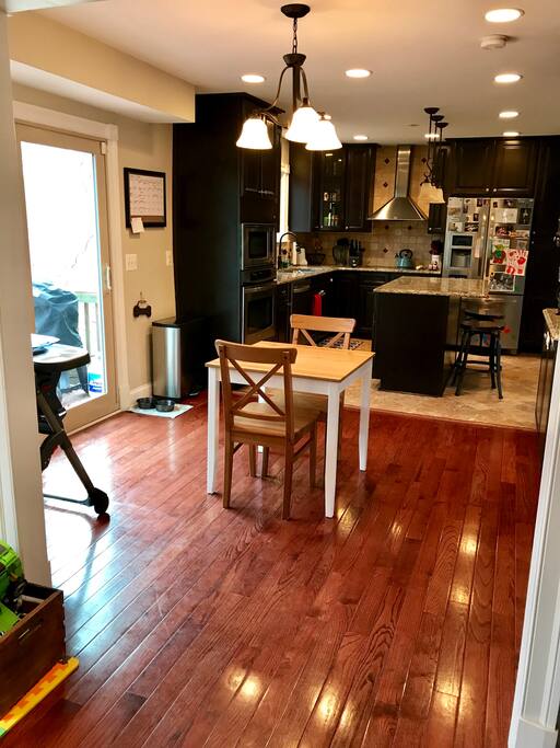 Kitchen/Entertaining Area