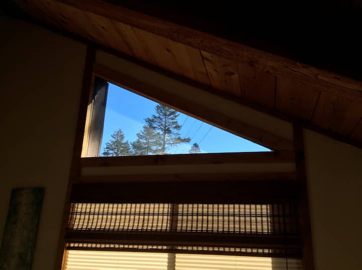 Სტუმრების საძინებლის თაღოვანი ჭერი