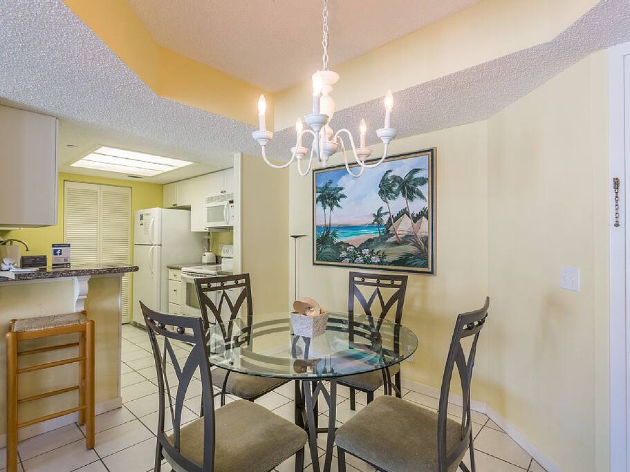 Chair,Furniture,Dining Room,Indoors,Room