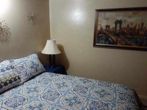 One Block from train station S/B apartment