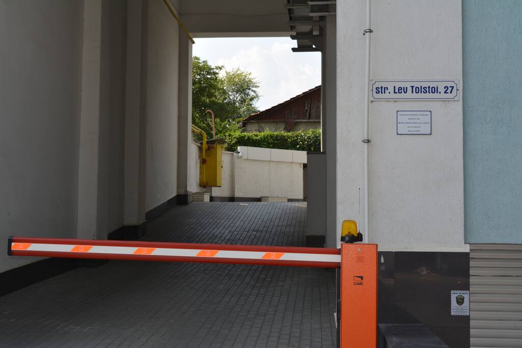 House Address Str. Lev. Toistoi, 27