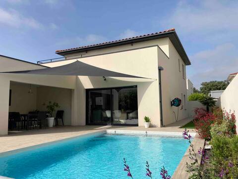 Villa with pool near the sea and Montpellier