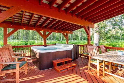2/2 Guest Cottage with Outdoor Hot Tub