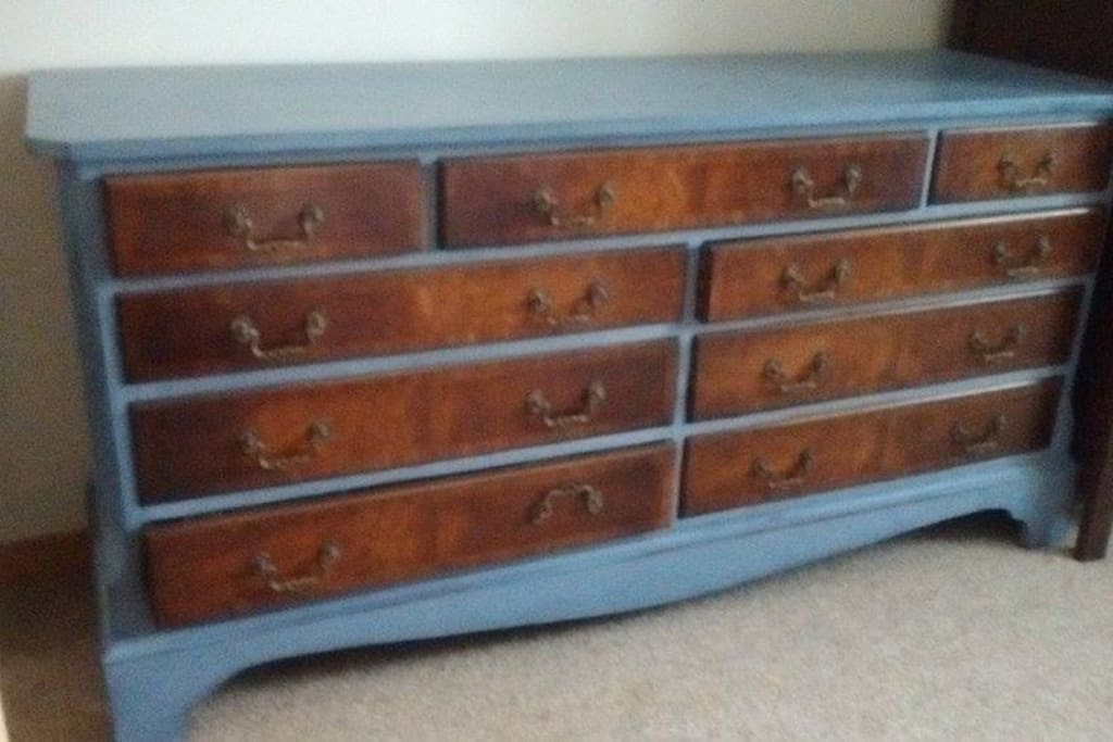 Chest of drawers