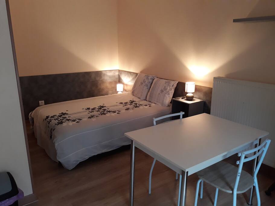 votre couchage+2 chevets.