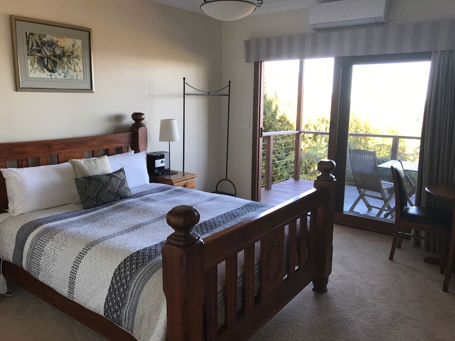 Cliff View room queenside bed