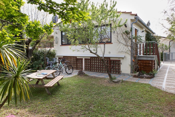 100 meters from the sea, entire house