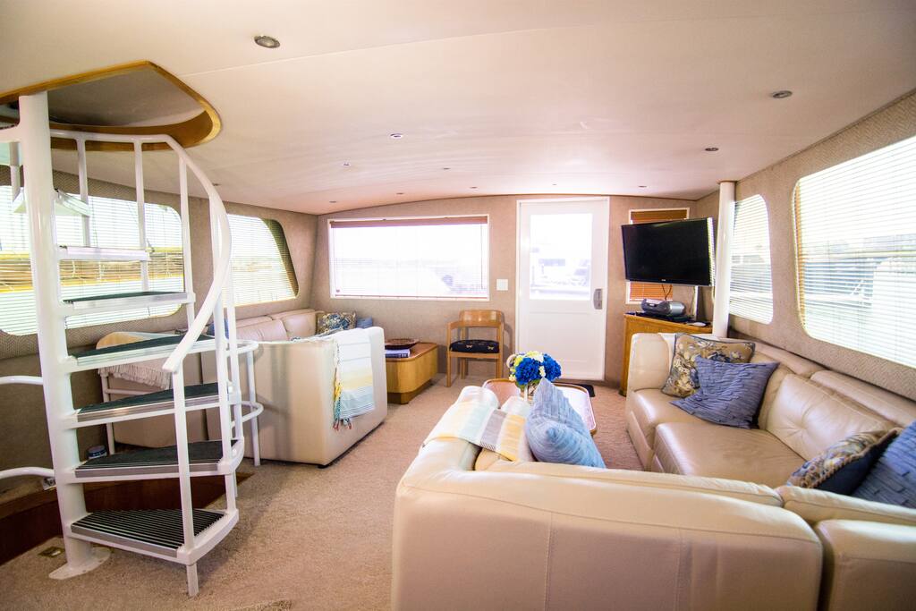 Main Salon Looking Aft