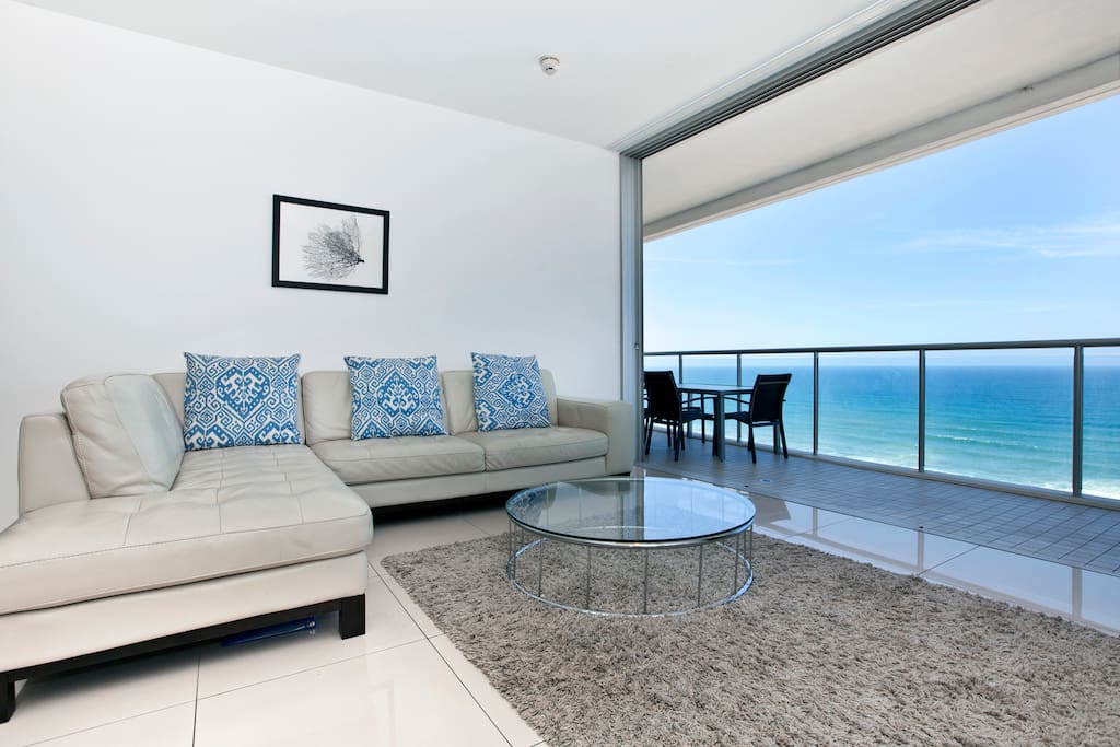 Full spectrum of Pacific Ocean view throughout the Apartment