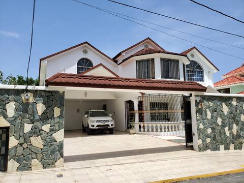 "Tropical Private Vacation Home"