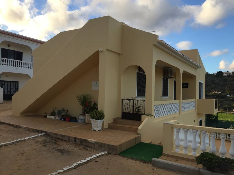 Entrada com estacionamento
