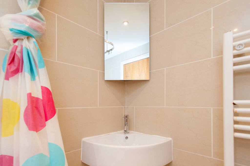 Bedroom 2's En-Suite Bathroom
