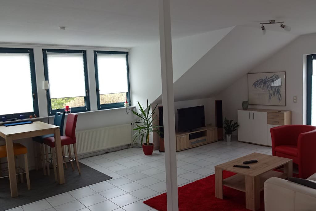 Blick in den Wohnraum
vom Flur aus
