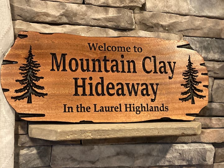 Mountain Clay Hideaway Couple’s Retreat w/ Hot Tub