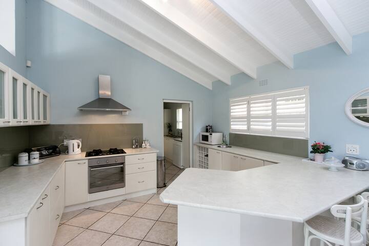 Dolphin Cottage in Simons Town gallery image 2