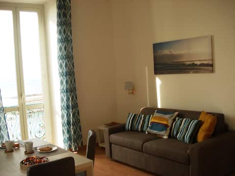 Top Airbnb: seaside apartment/amazing sea view flat in Civitavecchia