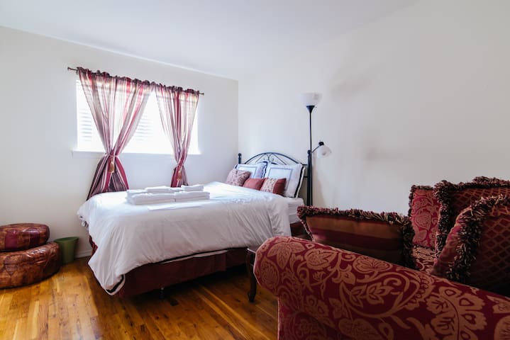 Clean private room in a spacious apartment