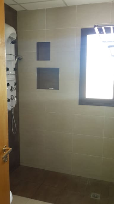 Baño con ducha escocesa