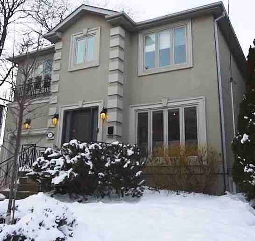 Stunning home located in the heart of Ledbury Park gallery image 2