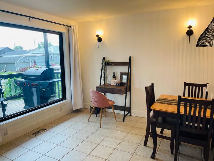 Hillside Hideaway in the Heart of Port Stanley