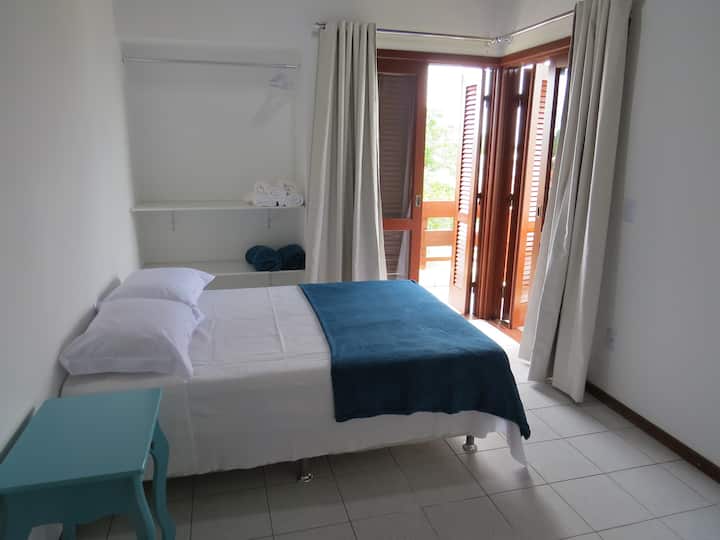 спална соба 1 со 1 двокреветна соба со пролетен кревет