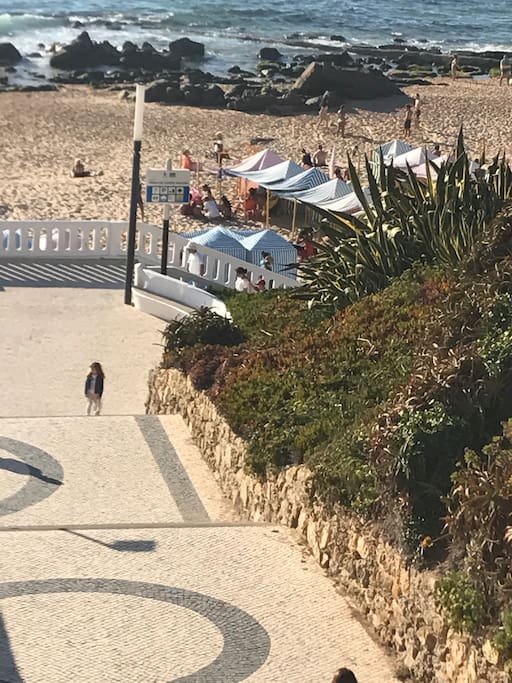 Só necessita descer as escadas para desfrutar de uma das mais lindas praias de Portugal !!!!