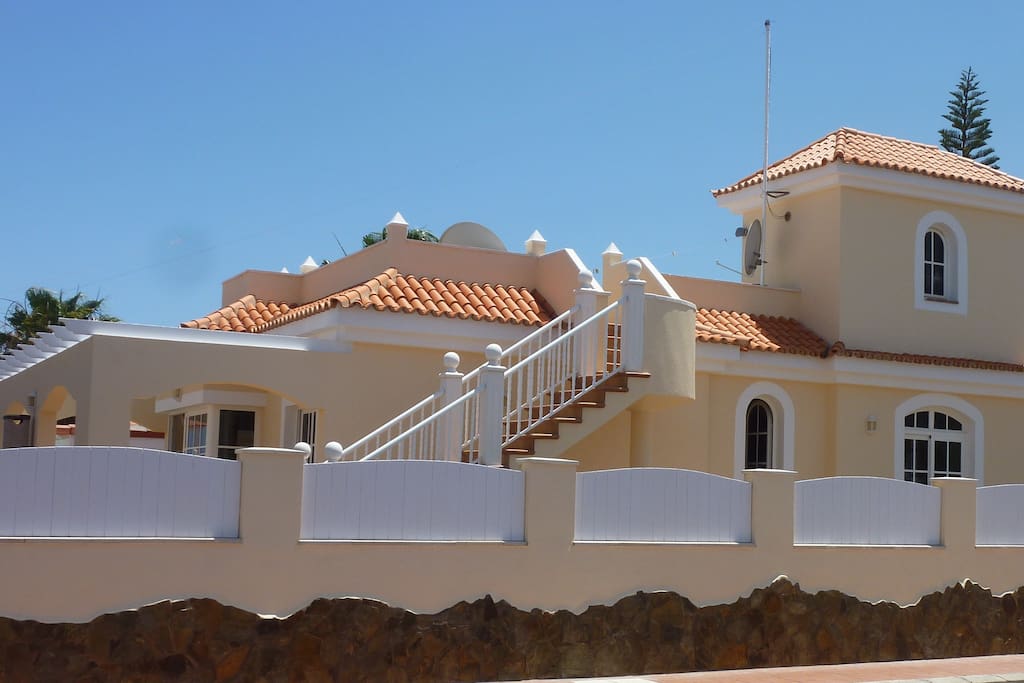 Spacious detached property in a quiet but convenient location near 5* Elba Palace Golf Hotel