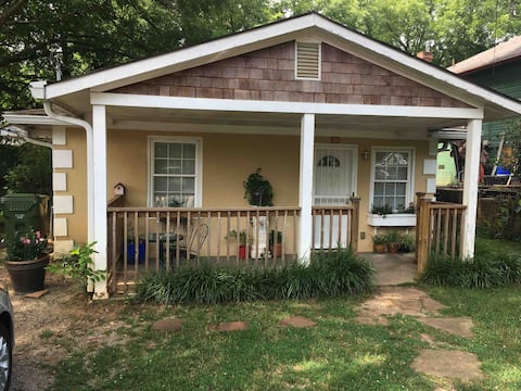 House  Prime Downtown Location Grant Park  Pets Ok