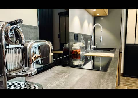 Successful Airbnb property: Bruno charme in Rouen with secure parking in Gare / Jouvenet