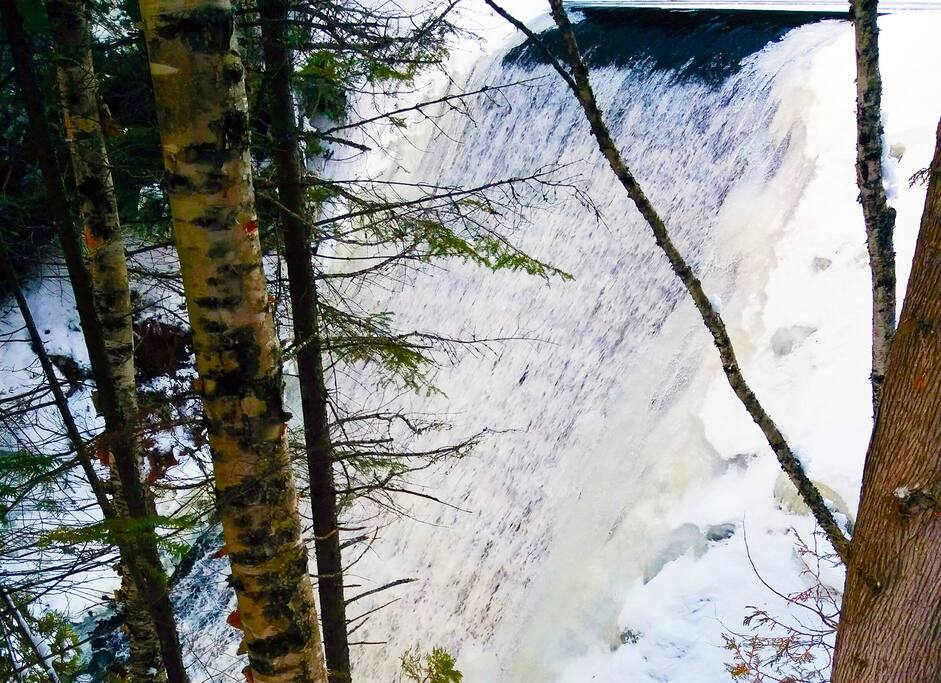Chute dans les sentiers tout près