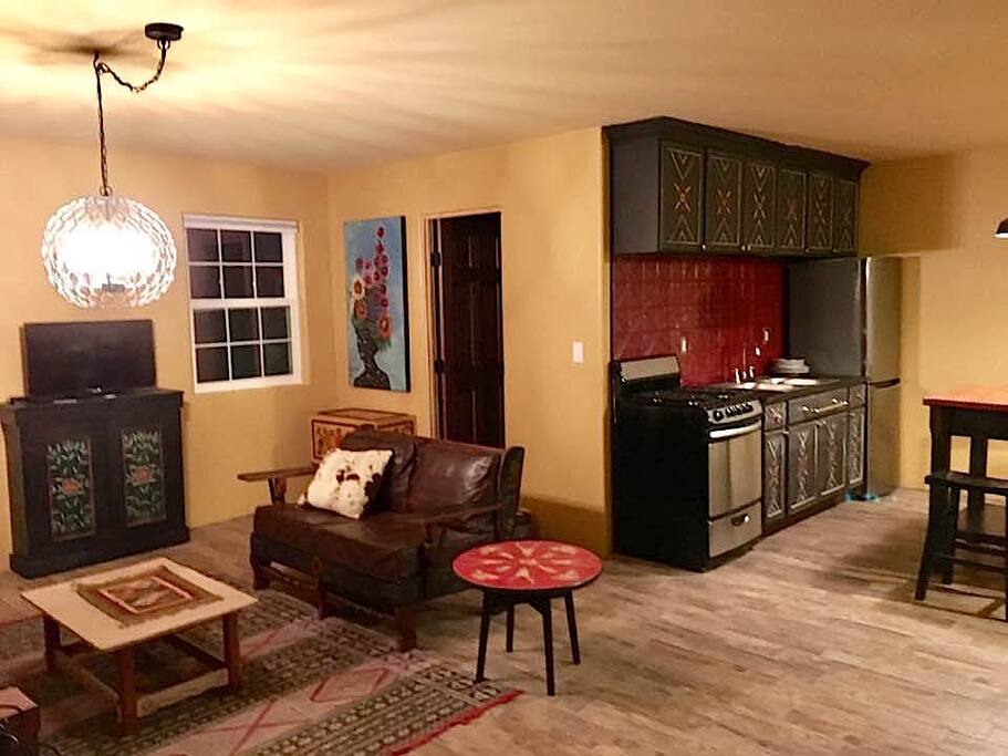 TV internet, kitchen