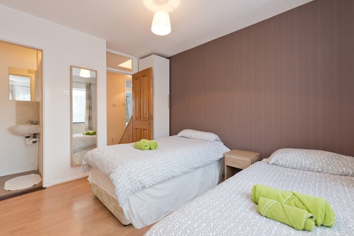 Dvojlôžková spálňa s vlastnou kúpeľňou