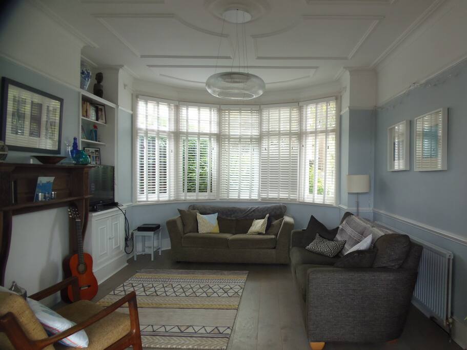 Lounge with beautiful bay windows and original ceiling