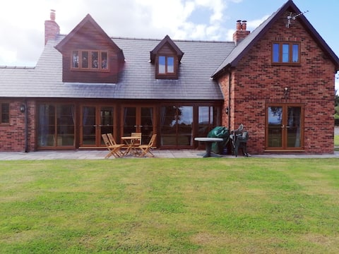 Top Airbnb: Outfield - Country get away in Herefordshire